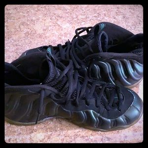 👟Men’s Green & Black Nike Foams👟